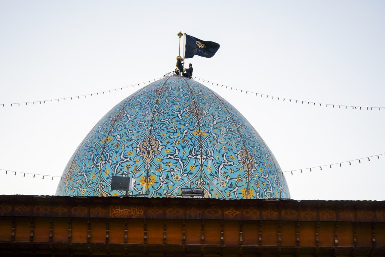 photo 2025 06 25 19 13 34 - آئین اهتزاز پرچم عزای اباعبدالله الحسین عليه‌السلام در حرم مطهر حضرت شاهچراغ علیه السلام