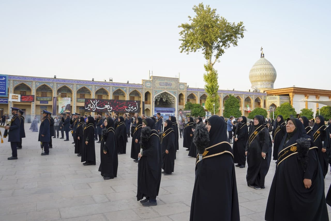 photo 2025 06 25 19 13 35 2 - آئین اهتزاز پرچم عزای اباعبدالله الحسین عليه‌السلام در حرم مطهر حضرت شاهچراغ علیه السلام