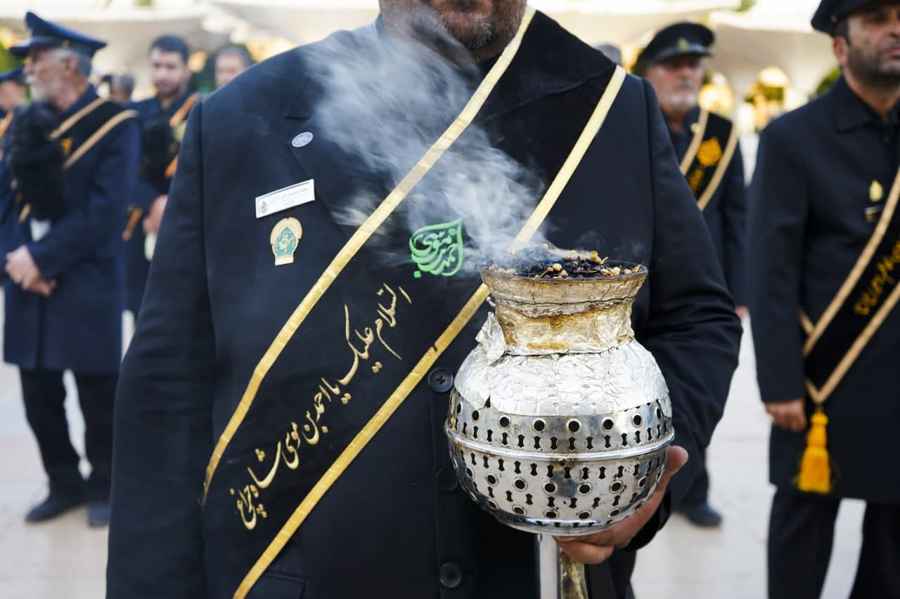 photo 2025 06 25 19 13 36 - آئین اهتزاز پرچم عزای اباعبدالله الحسین عليه‌السلام در حرم مطهر حضرت شاهچراغ علیه السلام