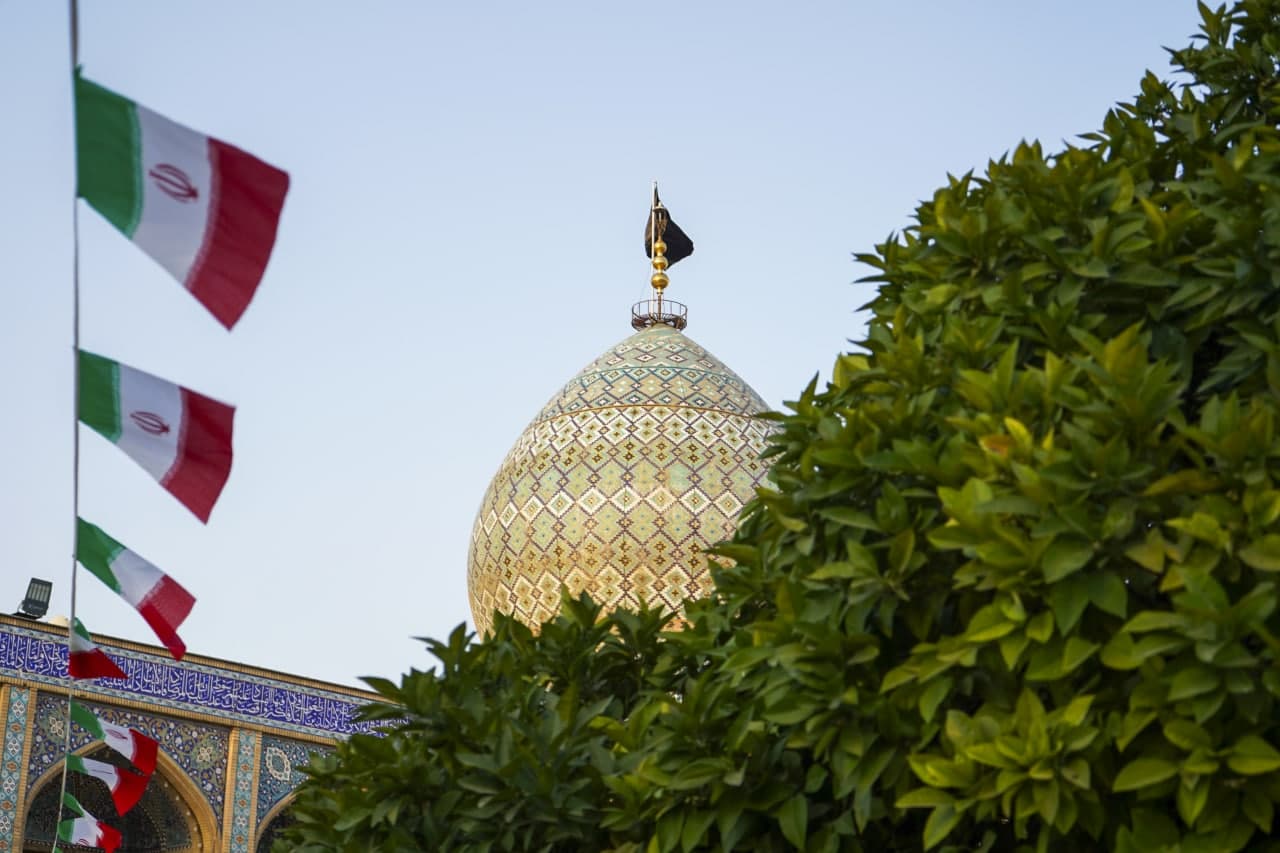 photo 2025 06 25 19 13 37 2 - آئین اهتزاز پرچم عزای اباعبدالله الحسین عليه‌السلام در حرم مطهر حضرت شاهچراغ علیه السلام