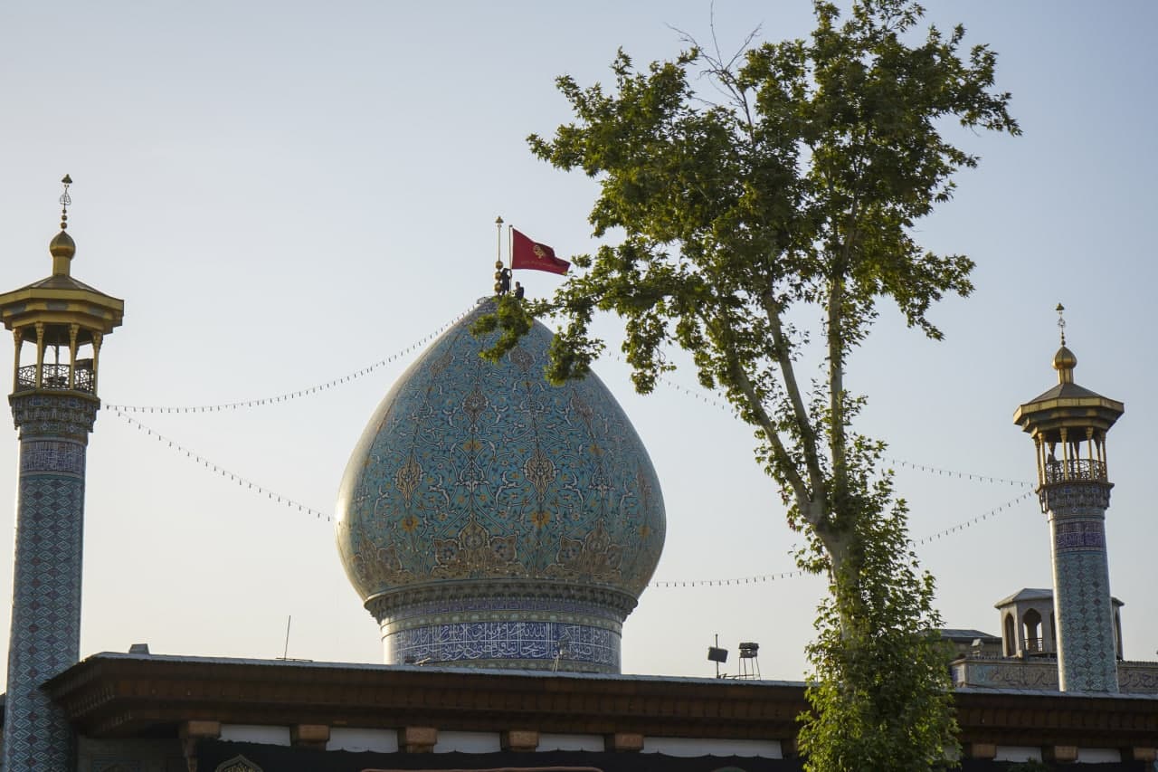 photo 2025 06 25 19 13 37 3 - آئین اهتزاز پرچم عزای اباعبدالله الحسین عليه‌السلام در حرم مطهر حضرت شاهچراغ علیه السلام