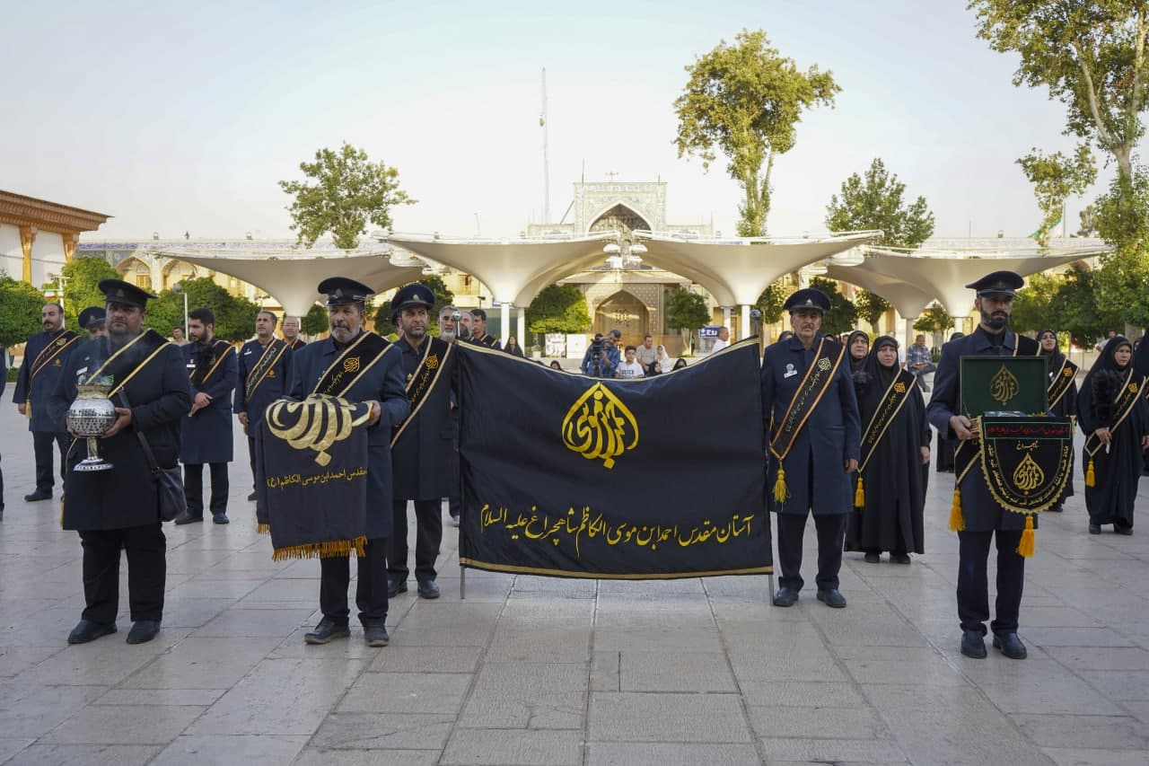photo 2025 06 25 19 13 38 2 - آئین اهتزاز پرچم عزای اباعبدالله الحسین عليه‌السلام در حرم مطهر حضرت شاهچراغ علیه السلام