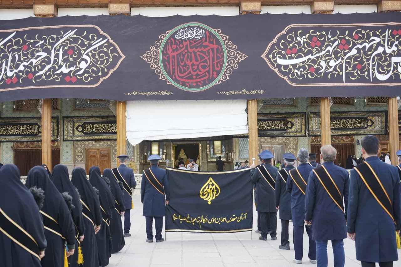 photo 2025 06 25 19 13 39 3 - آئین اهتزاز پرچم عزای اباعبدالله الحسین عليه‌السلام در حرم مطهر حضرت شاهچراغ علیه السلام