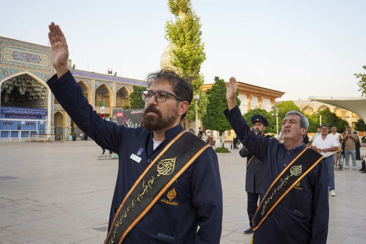 photo 2025 06 25 19 13 41 3 - آئین اهتزاز پرچم عزای اباعبدالله الحسین عليه‌السلام در حرم مطهر حضرت شاهچراغ علیه السلام