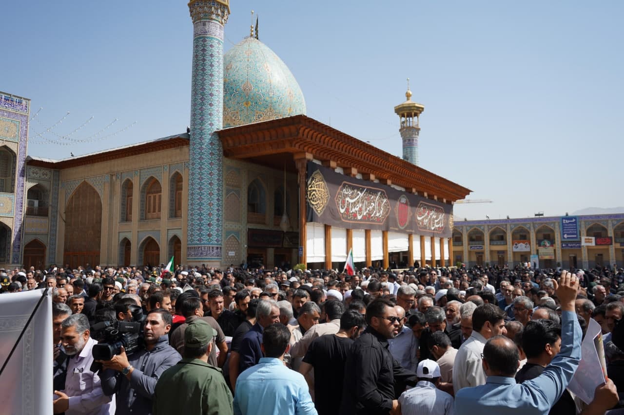 تشییع 2 شهید اخیر تجاوزات رژیم منحوس صهیونیستی در حرم مطهر حضرت شاهچراغ علیه السلام photo 2025 06 26 10 33 17 2 - تشییع 2 شهید اخیر تجاوزات رژیم منحوس صهیونیستی در حرم مطهر حضرت شاهچراغ علیه السلام