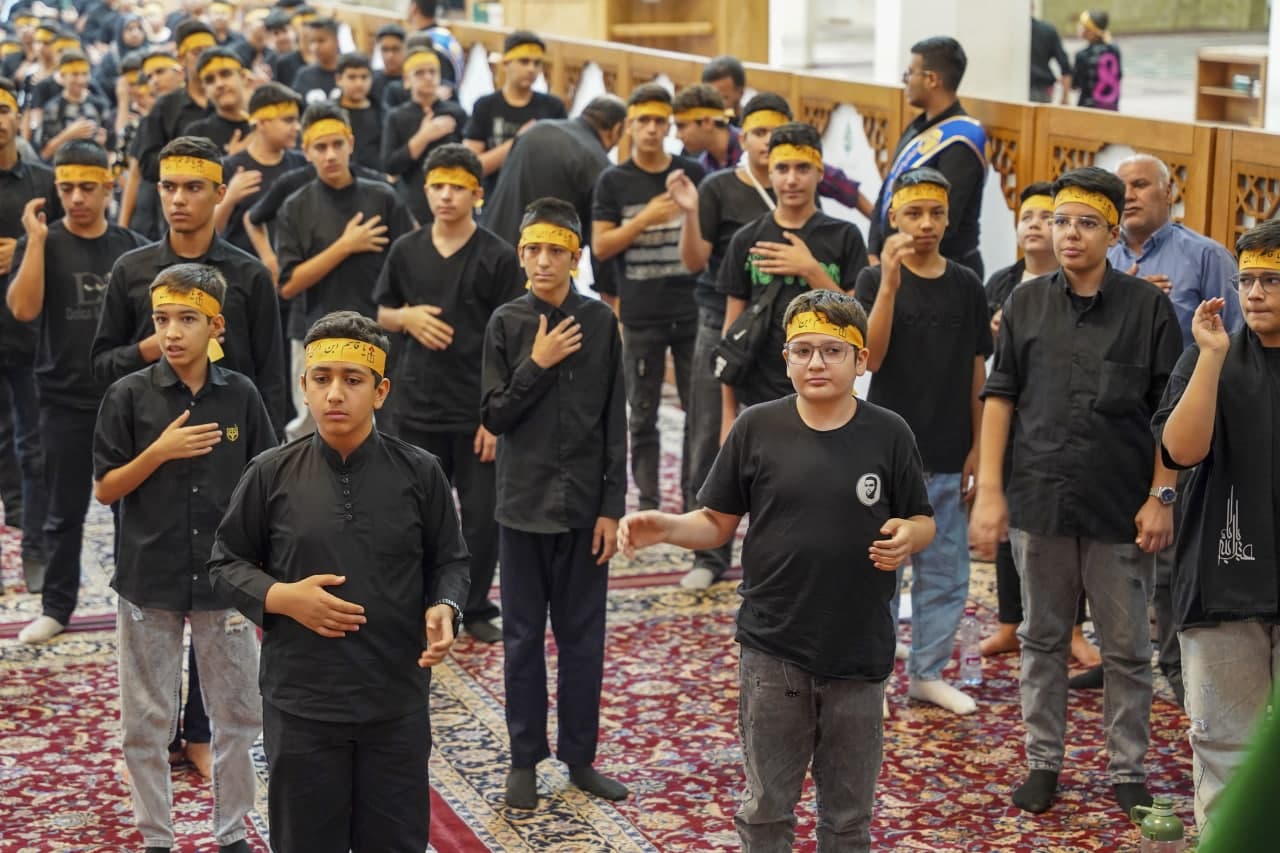 photo 2025 07 02 17 37 44 2 - ویژه‌برنامه "اَحلی مِن العَسَل" عزاداری نوجوانانِ حسینی در حرم مطهر حضرت شاهچراغ علیه السلام