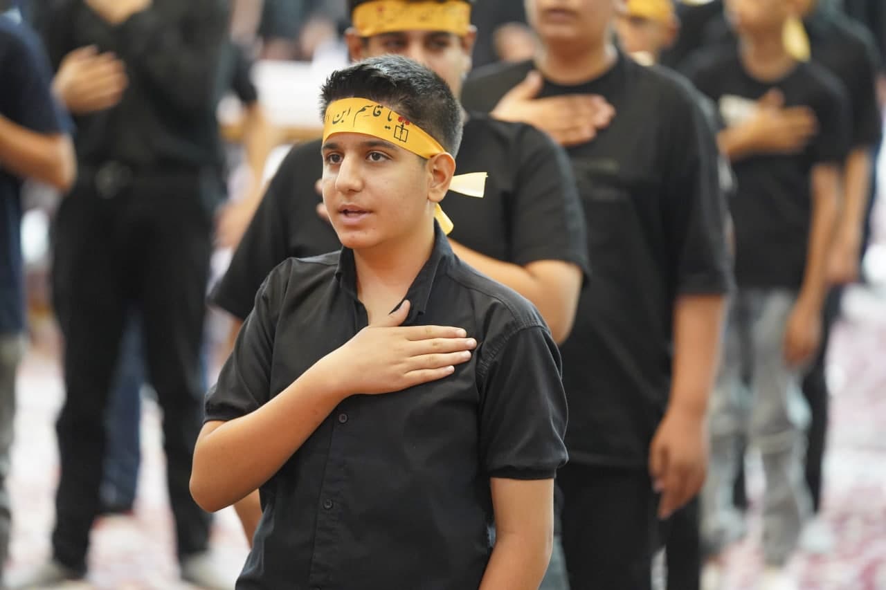 photo 2025 07 02 17 37 46 - ویژه‌برنامه "اَحلی مِن العَسَل" عزاداری نوجوانانِ حسینی در حرم مطهر حضرت شاهچراغ علیه السلام