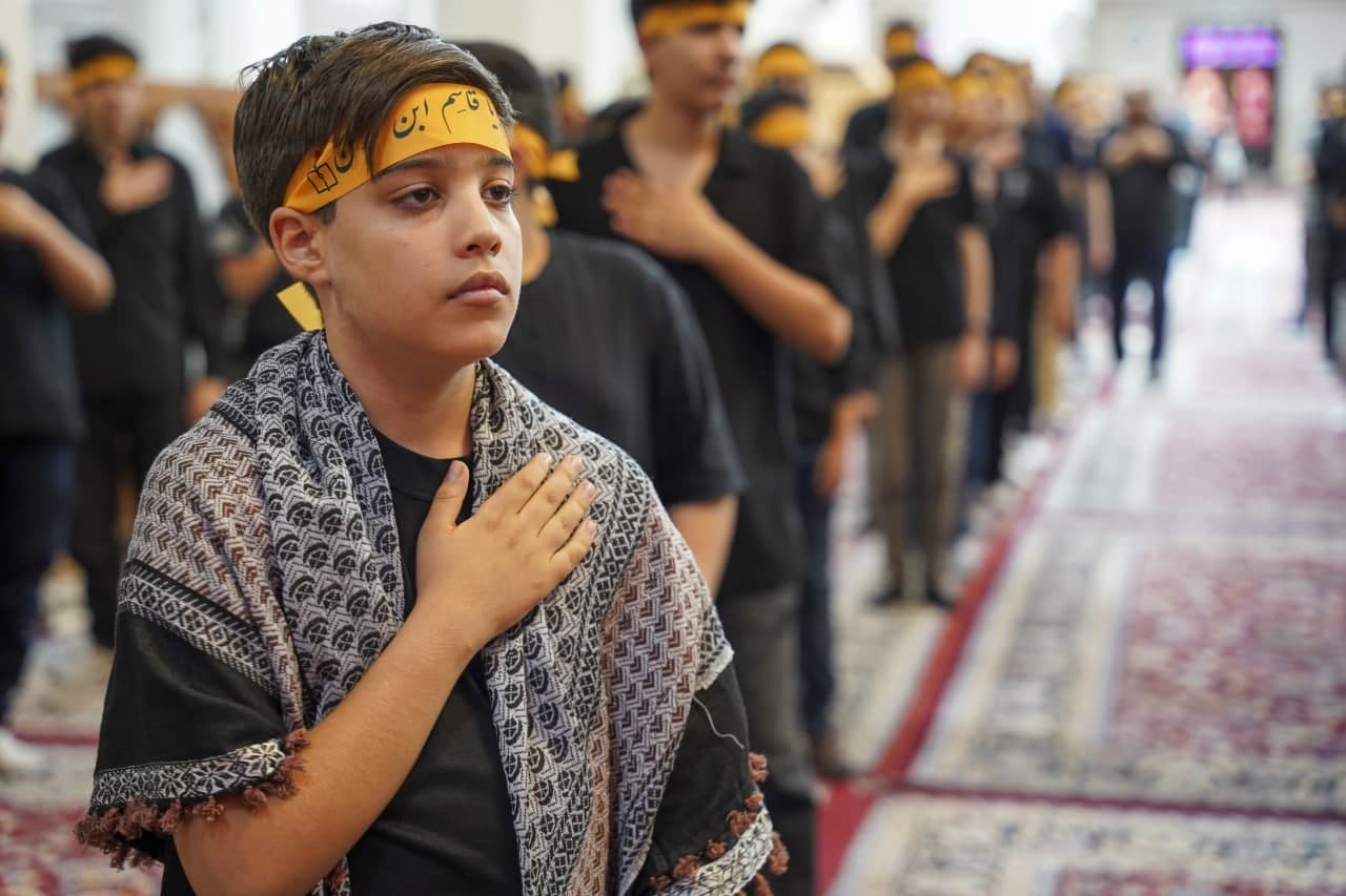 photo 2025 07 02 17 37 47 2 - ویژه‌برنامه "اَحلی مِن العَسَل" عزاداری نوجوانانِ حسینی در حرم مطهر حضرت شاهچراغ علیه السلام
