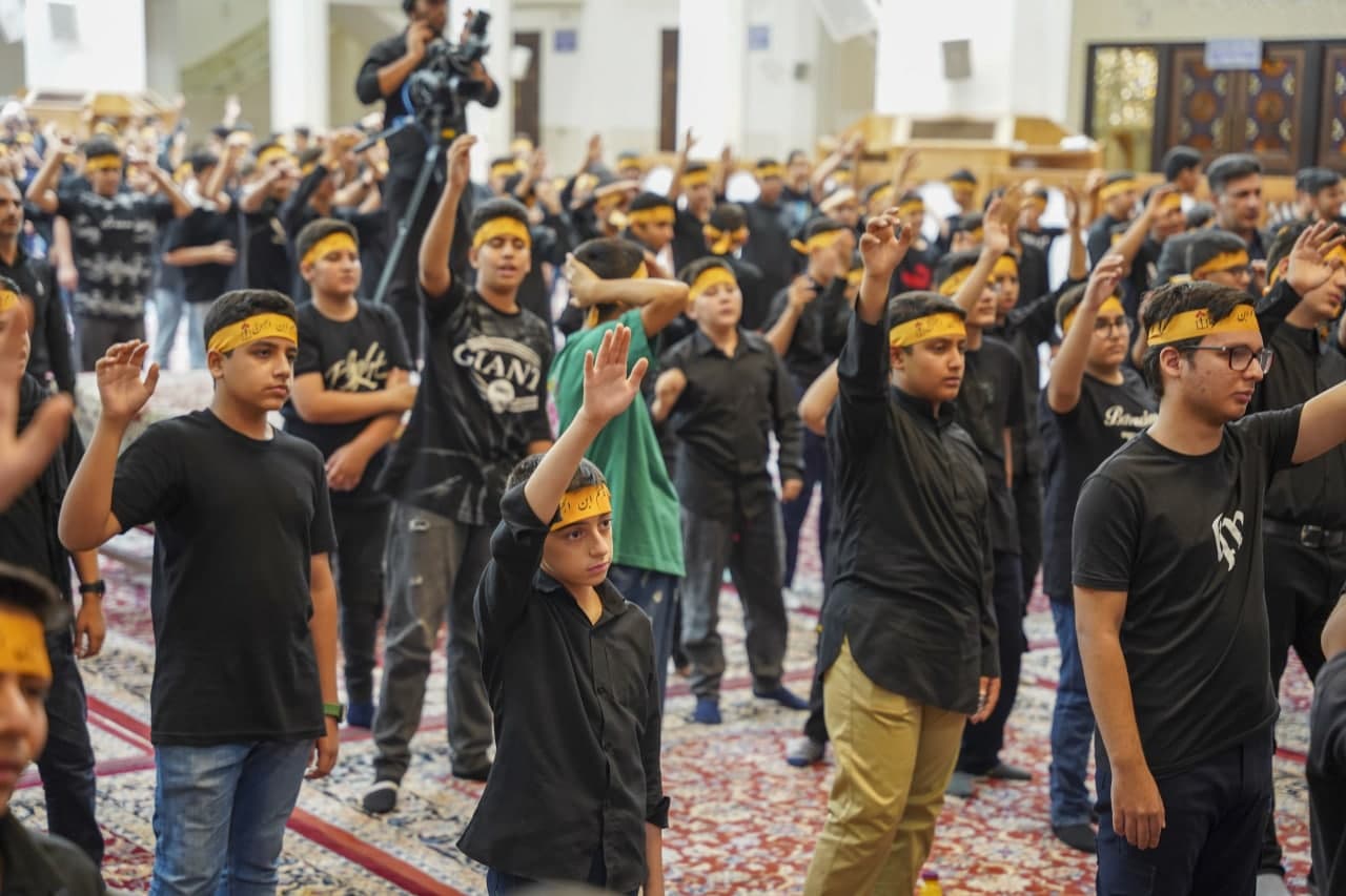 photo 2025 07 02 17 37 49 - ویژه‌برنامه "اَحلی مِن العَسَل" عزاداری نوجوانانِ حسینی در حرم مطهر حضرت شاهچراغ علیه السلام