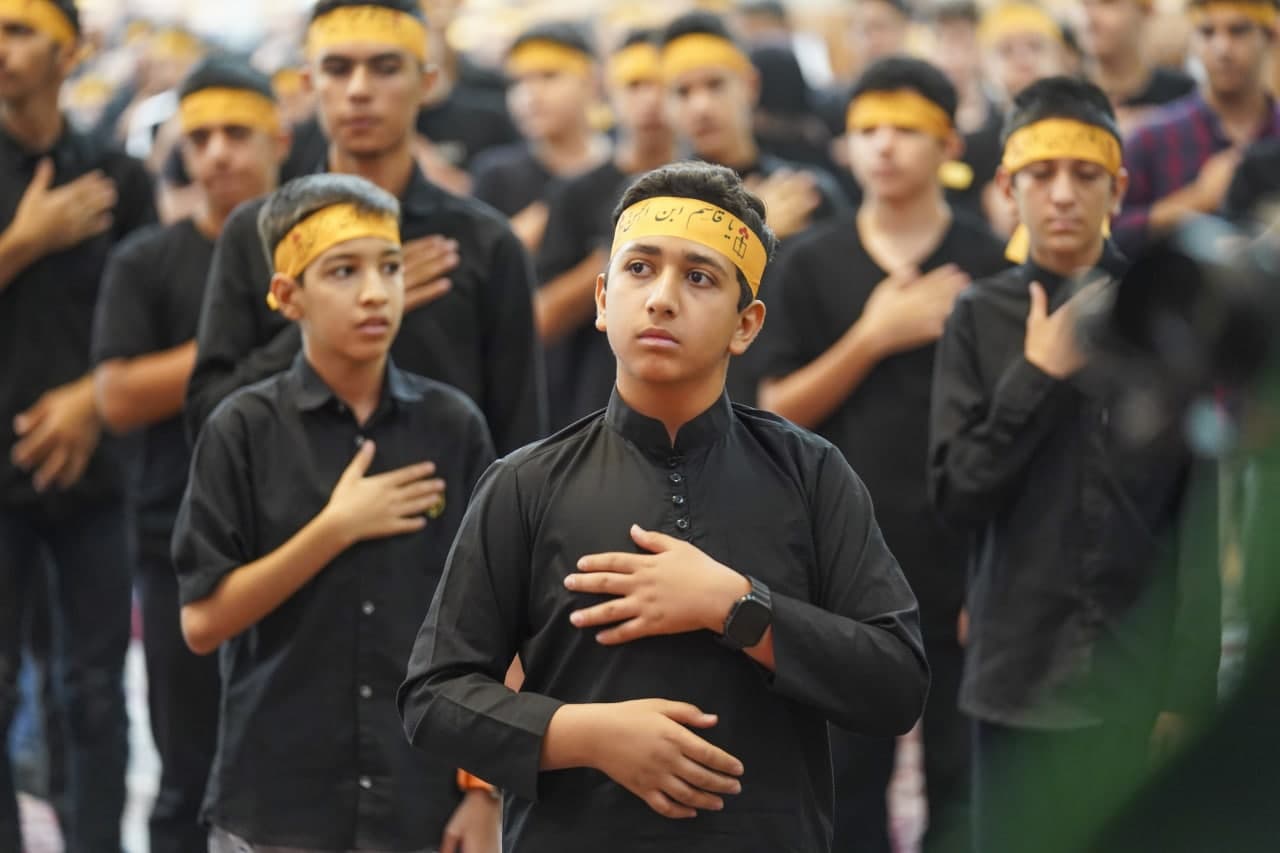 photo 2025 07 02 17 37 51 2 - ویژه‌برنامه "اَحلی مِن العَسَل" عزاداری نوجوانانِ حسینی در حرم مطهر حضرت شاهچراغ علیه السلام