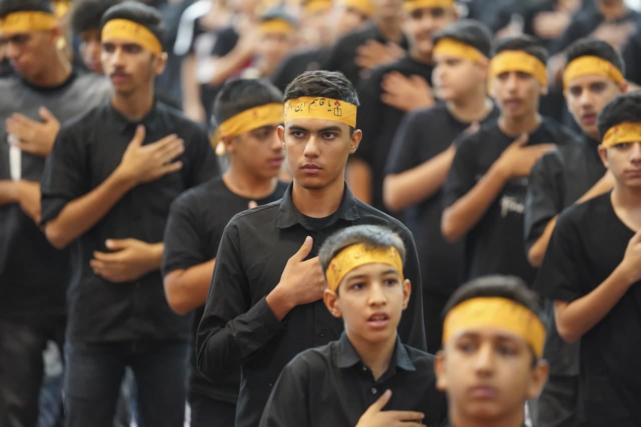 photo 2025 07 02 17 37 52 2 - ویژه‌برنامه "اَحلی مِن العَسَل" عزاداری نوجوانانِ حسینی در حرم مطهر حضرت شاهچراغ علیه السلام