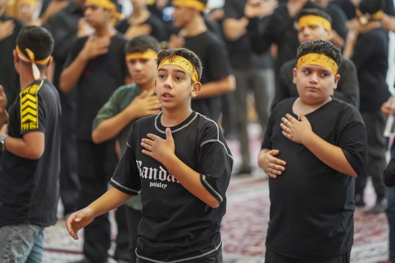 photo 2025 07 02 17 37 52 - ویژه‌برنامه "اَحلی مِن العَسَل" عزاداری نوجوانانِ حسینی در حرم مطهر حضرت شاهچراغ علیه السلام