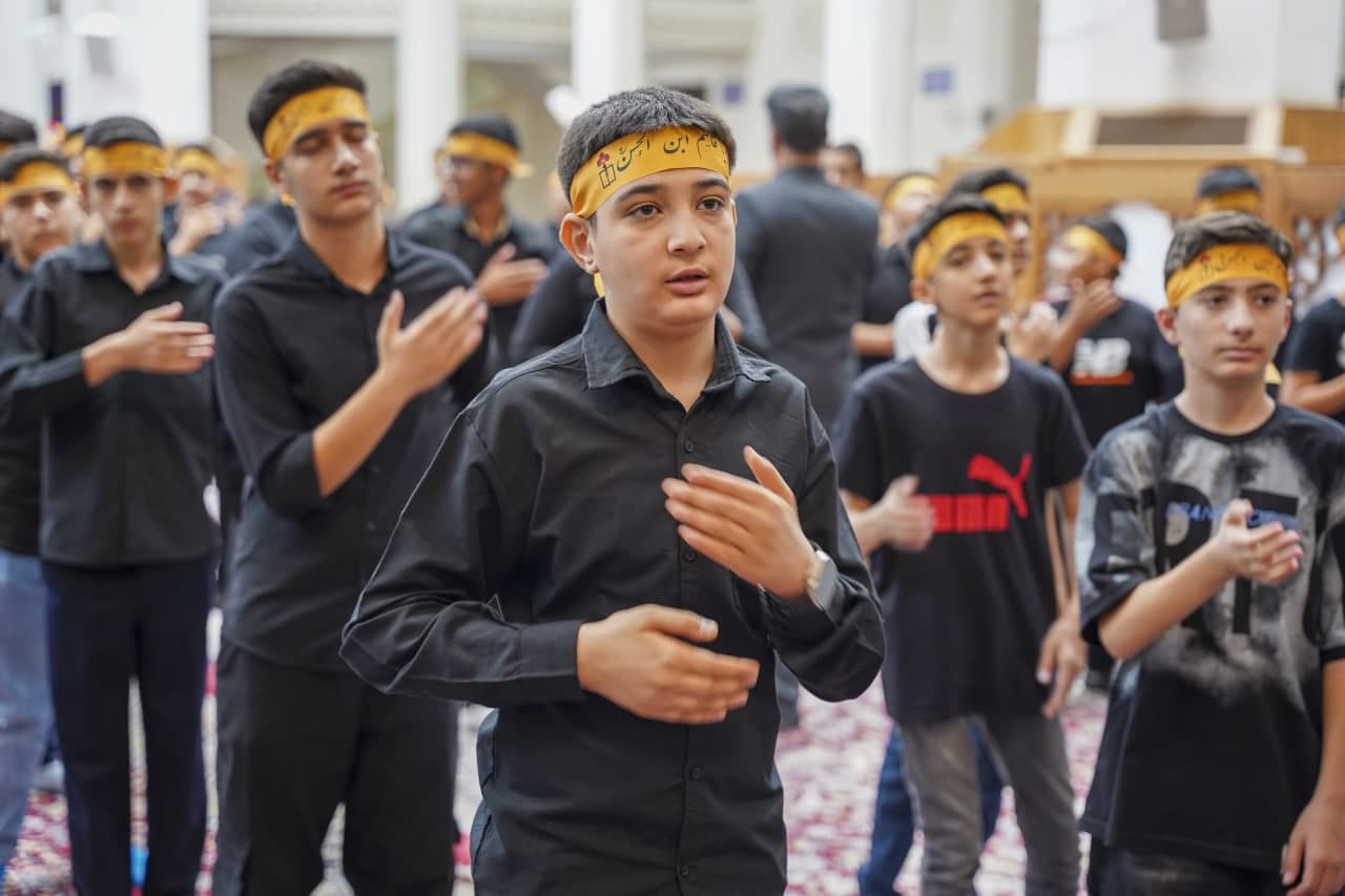photo 2025 07 02 17 37 54 2 - ویژه‌برنامه "اَحلی مِن العَسَل" عزاداری نوجوانانِ حسینی در حرم مطهر حضرت شاهچراغ علیه السلام