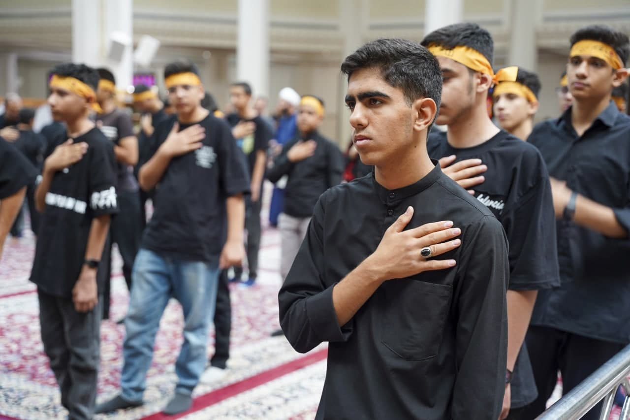 photo 2025 07 02 17 37 54 - ویژه‌برنامه "اَحلی مِن العَسَل" عزاداری نوجوانانِ حسینی در حرم مطهر حضرت شاهچراغ علیه السلام
