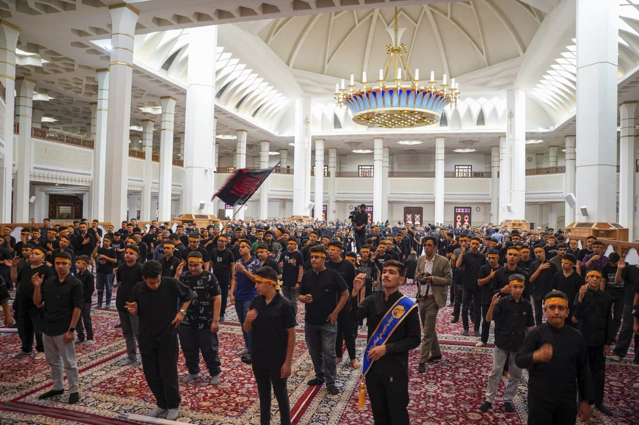photo 2025 07 02 17 37 58 - ویژه‌برنامه "اَحلی مِن العَسَل" عزاداری نوجوانانِ حسینی در حرم مطهر حضرت شاهچراغ علیه السلام