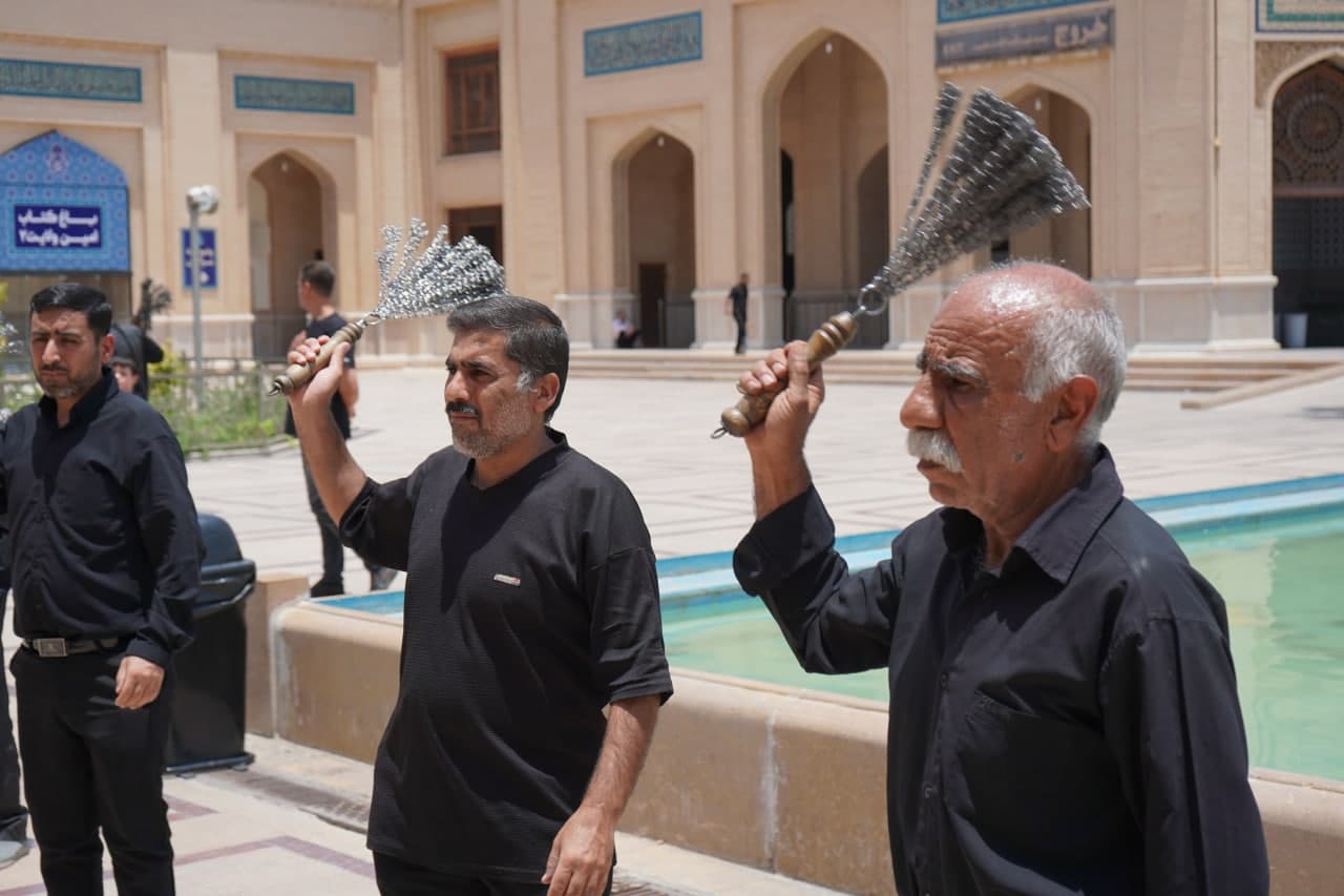 photo 2025 07 05 13 43 51 2 - تصاویر | عزاداری صبح و ظهر تاسوعای حسینی در حرم مطهر حضرت شاهچراغ علیه السلام