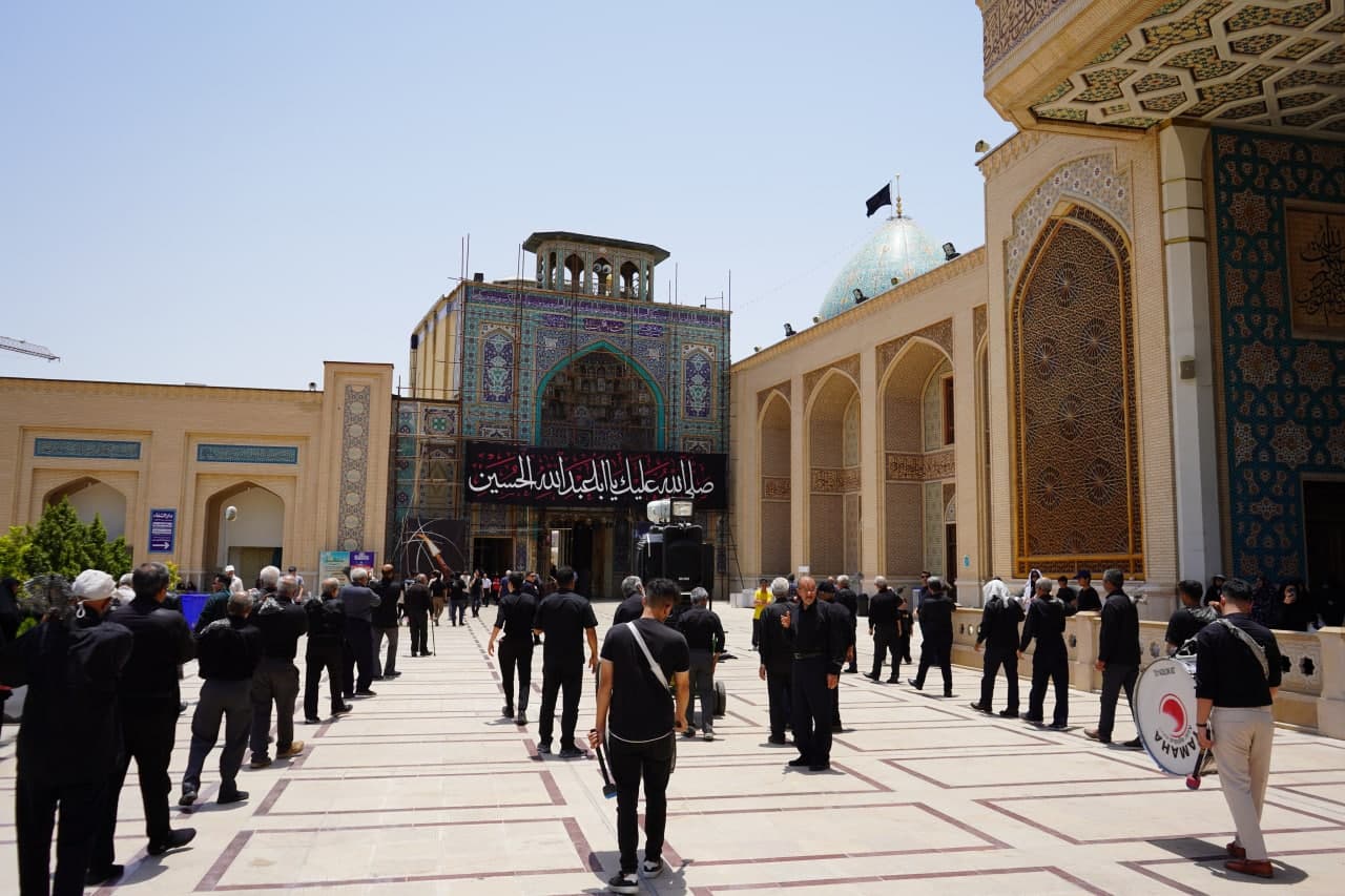 photo 2025 07 05 13 43 51 3 - تصاویر | عزاداری صبح و ظهر تاسوعای حسینی در حرم مطهر حضرت شاهچراغ علیه السلام