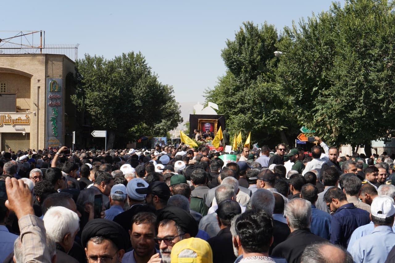 photo 2025 07 20 10 26 30 - وداع باشکوه با پیکر شهید والامقام سرلشکر پاسدار غلامحسین غیب‌پرور در جوار حضرت شاهچراغ علیه‌السلام