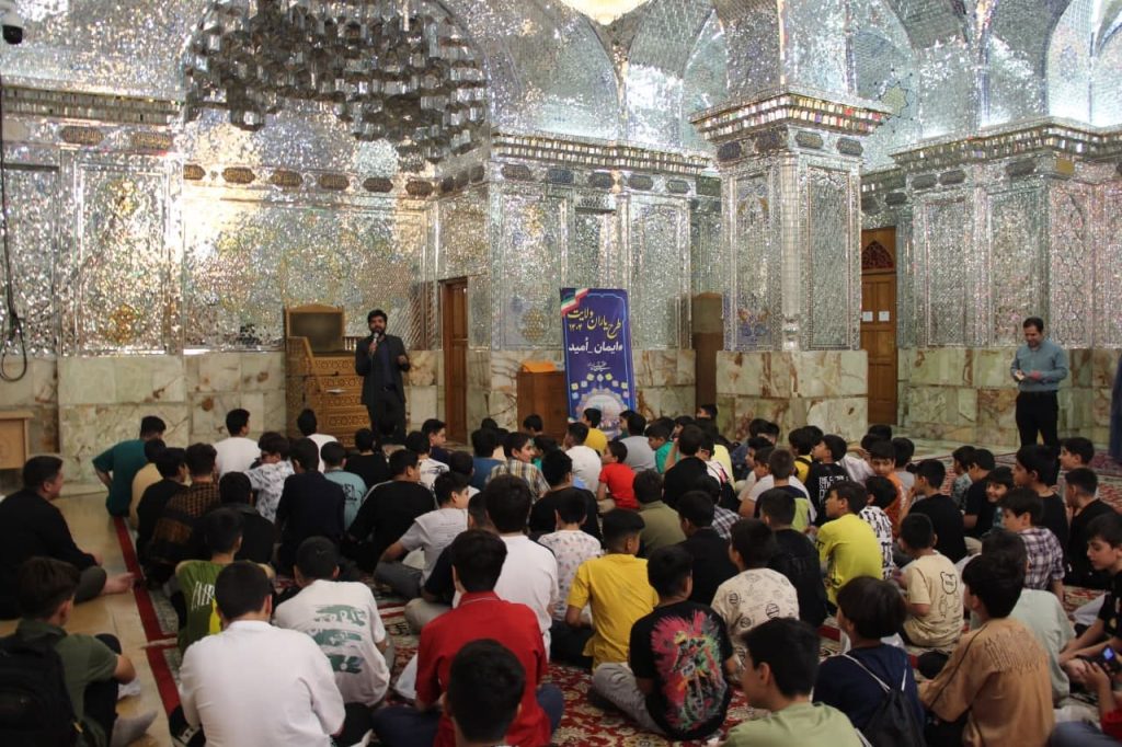 photo 2025 08 04 15 14 10 1024x682 - تصاویر / اردوی زیارتی و حرم‌گردی ۲۰۰ کودک و نوجوان در حرم مطهر حضرت شاهچراغ علیه‌السلام