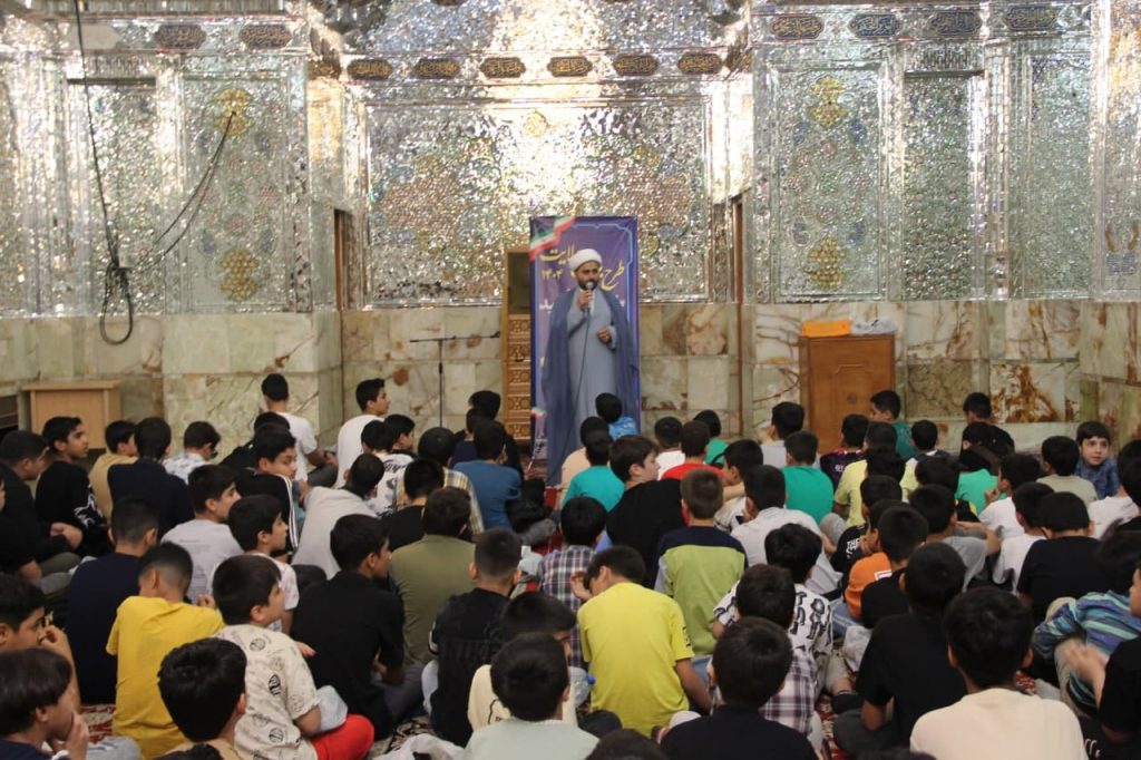 photo 2025 08 04 15 14 18 2 1024x682 - تصاویر / اردوی زیارتی و حرم‌گردی ۲۰۰ کودک و نوجوان در حرم مطهر حضرت شاهچراغ علیه‌السلام