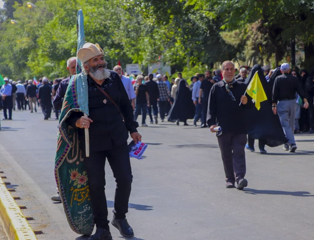 تصاویر | پیادهروی دلدادگان و جاماندگان اربعین حسینی در شیراز از میدان امام حسین(ع) تا حرم مطهر حضرت شاهچراغ(ع) photo 2025 08 14 12 45 07 1024x782 - تصاویر | پیادهروی دلدادگان و جاماندگان اربعین حسینی در شیراز از میدان امام حسین(ع) تا حرم مطهر حضرت شاهچراغ(ع)