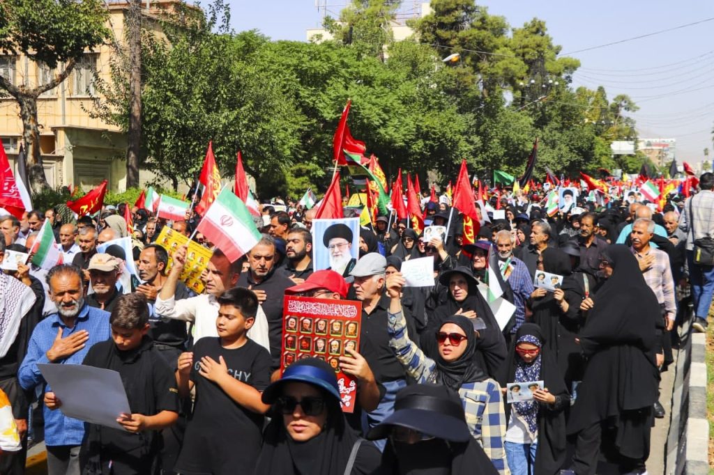 تصاویر | پیادهروی دلدادگان و جاماندگان اربعین حسینی در شیراز از میدان امام حسین(ع) تا حرم مطهر حضرت شاهچراغ(ع) photo 2025 08 14 12 45 07 2 1024x682 - تصاویر | پیادهروی دلدادگان و جاماندگان اربعین حسینی در شیراز از میدان امام حسین(ع) تا حرم مطهر حضرت شاهچراغ(ع)