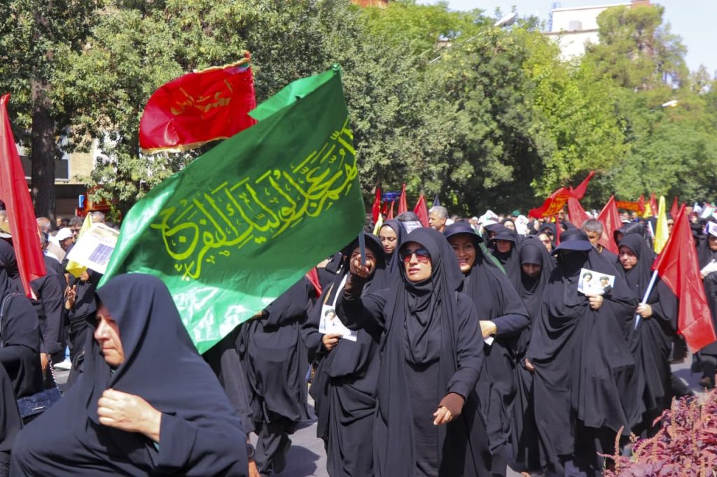 photo 2025 08 14 12 45 09 1024x682 - تصاویر | پیاده‌روی دلدادگان و جاماندگان اربعین حسینی در شیراز از میدان امام حسین(ع) تا حرم مطهر حضرت شاهچراغ(ع)