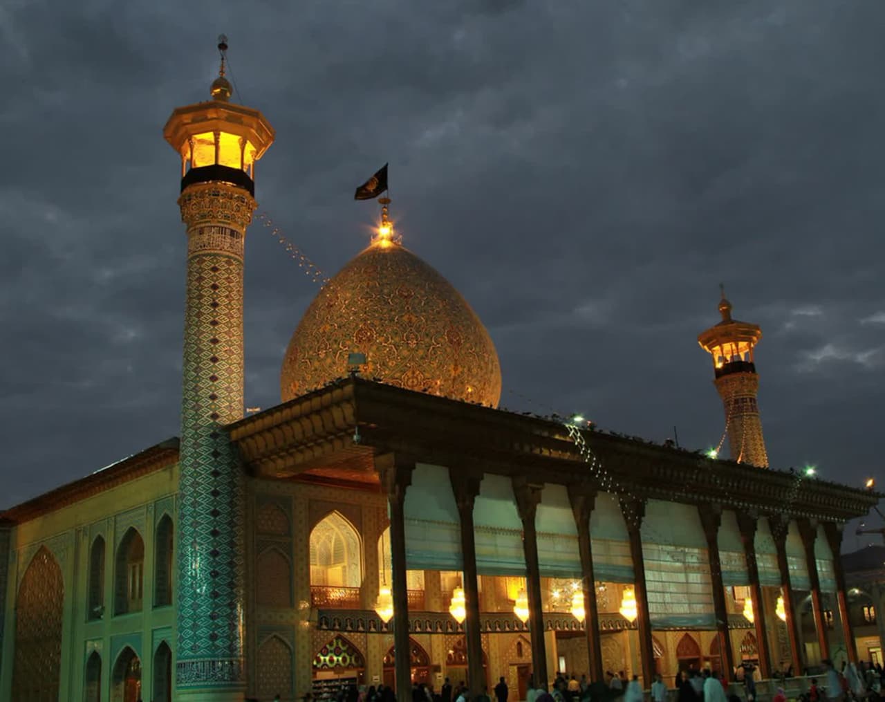 photo 2025 08 16 11 11 39 - آلبوم ویژه : جلوه‌های هنری و معنوی حرم مطهر حضرت شاهچراغ علیه‌السلام