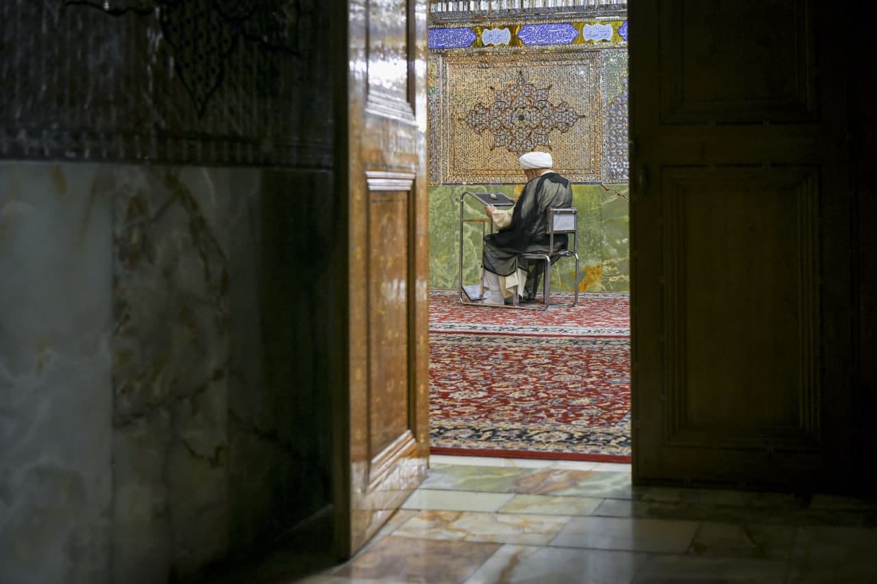 photo 2025 08 21 14 18 23 2 - زیارت مرجع عالیقدر حضرت آیت الله العظمی کریمی جهرمی از حرم مطهر حضرت شاهچراغ علیه السلام