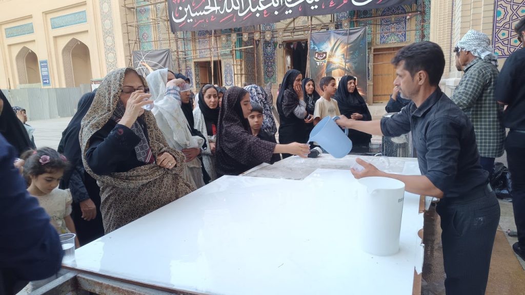 آیین لالهگردانی خدام حرم مطهر حضرت شاهچراغ علیه السلام، در رثای شهادت امام رضا علیه السلام photo 2025 08 31 10 21 54 1024x576 - آیین لالهگردانی خدام حرم مطهر حضرت شاهچراغ علیه السلام، در رثای شهادت امام رضا علیه السلام