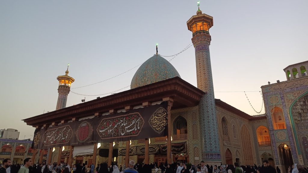 آیین لالهگردانی خدام حرم مطهر حضرت شاهچراغ علیه السلام، در رثای شهادت امام رضا علیه السلام photo 2025 08 31 10 21 54 2 1024x576 - آیین لالهگردانی خدام حرم مطهر حضرت شاهچراغ علیه السلام، در رثای شهادت امام رضا علیه السلام