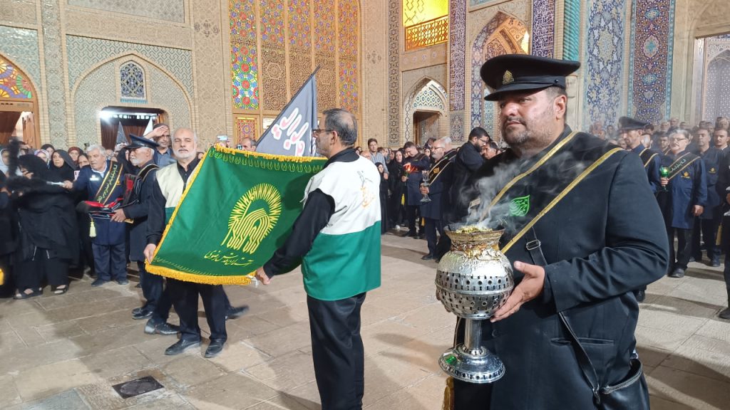 آیین لالهگردانی خدام حرم مطهر حضرت شاهچراغ علیه السلام، در رثای شهادت امام رضا علیه السلام photo 2025 08 31 10 21 56 1024x576 - آیین لالهگردانی خدام حرم مطهر حضرت شاهچراغ علیه السلام، در رثای شهادت امام رضا علیه السلام