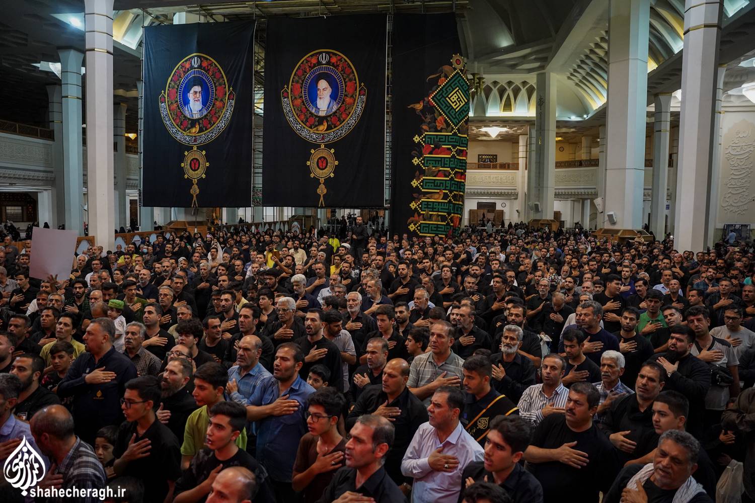 مراسم عزاداری شام اربعین حسینی در حرم مطهر حضرت شاهچراغ علیه السلام pic230056Arbaein 18 1 - مراسم عزاداری شام اربعین حسینی در حرم مطهر حضرت شاهچراغ علیه السلام