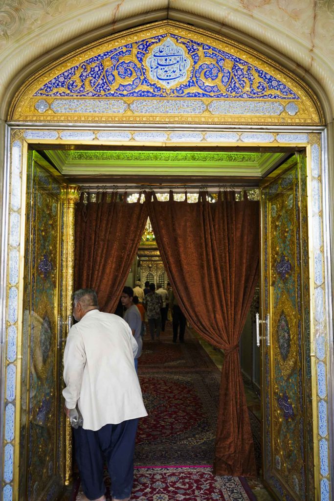 ASTANAHMADI1 27 683x1024 - گزارش تصویری | جلوه نام پیامبر رحمت (ص) در حرم مطهر حضرت شاهچراغ علیه السلام