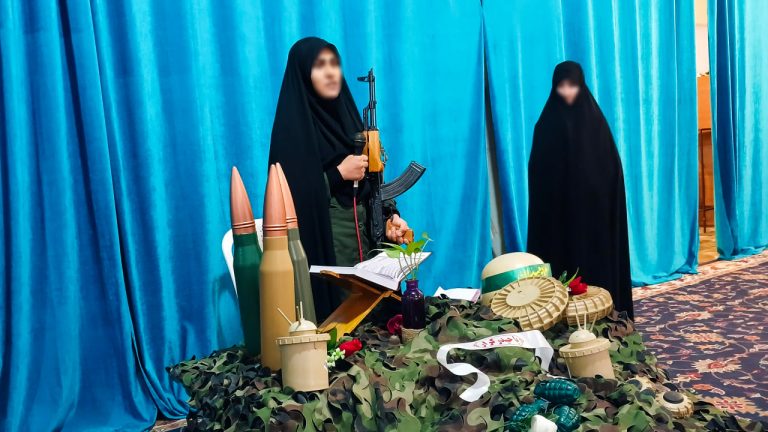 تصاویر | هیئت دخترانه و پسرانه حرم مطهر حضرت شاهچراغ علیه السلام به مناسبت هفته دفاع مقدس