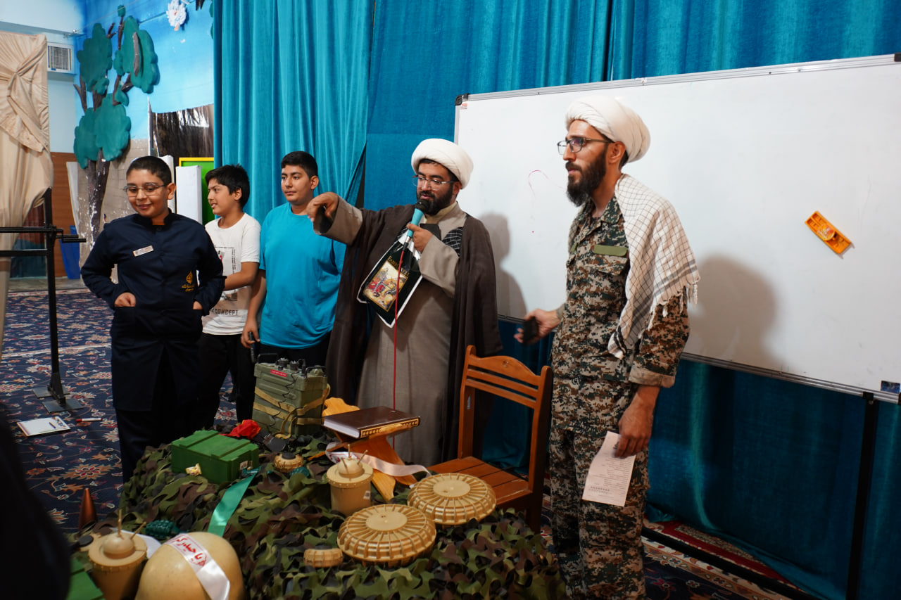 photo 2025 09 25 19 09 38 - تصاویر | هیئت دخترانه و پسرانه حرم مطهر حضرت شاهچراغ علیه السلام به مناسبت هفته دفاع مقدس
