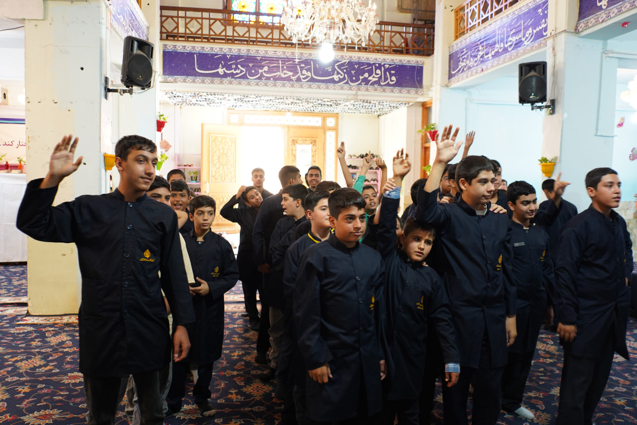 photo 2025 09 25 19 09 39 3 - تصاویر | هیئت دخترانه و پسرانه حرم مطهر حضرت شاهچراغ علیه السلام به مناسبت هفته دفاع مقدس