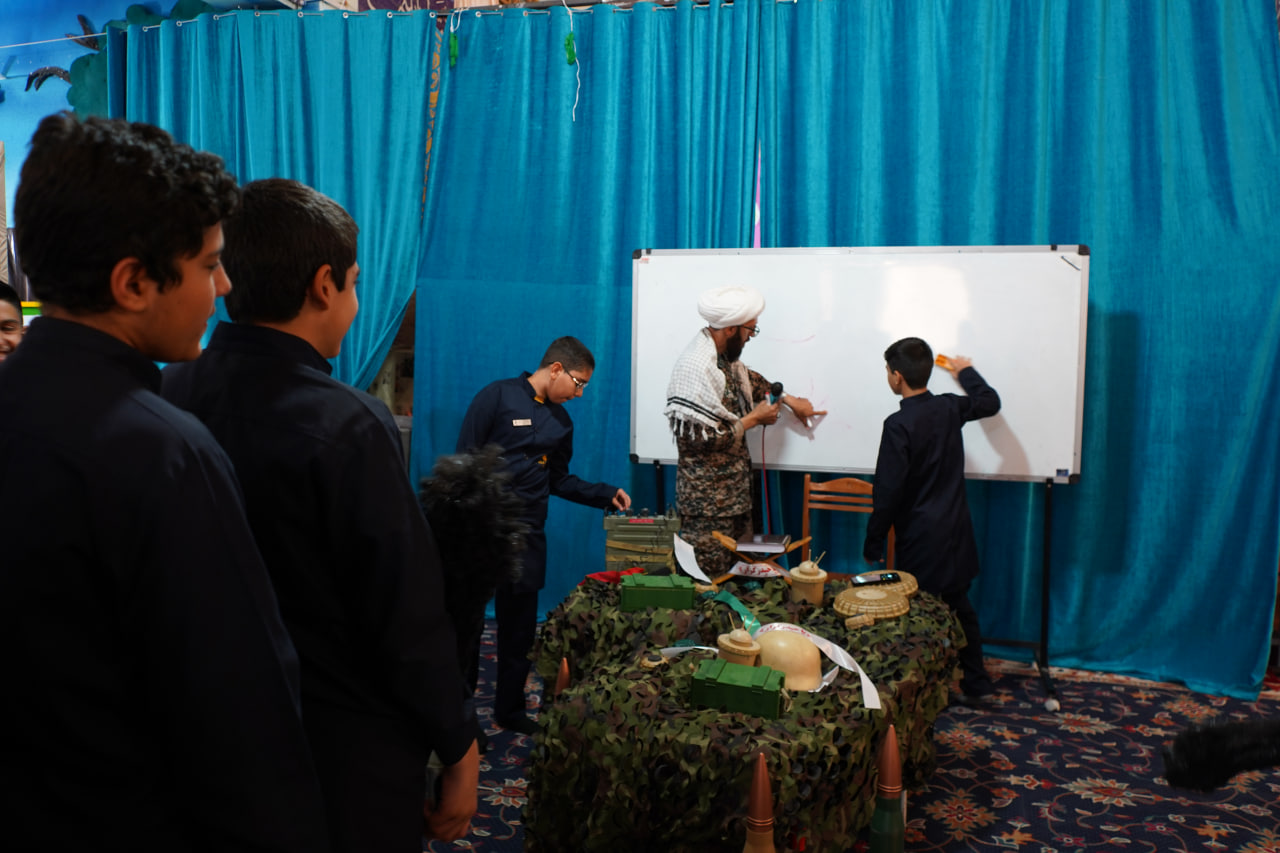 photo 2025 09 25 19 09 41 3 - تصاویر | هیئت دخترانه و پسرانه حرم مطهر حضرت شاهچراغ علیه السلام به مناسبت هفته دفاع مقدس