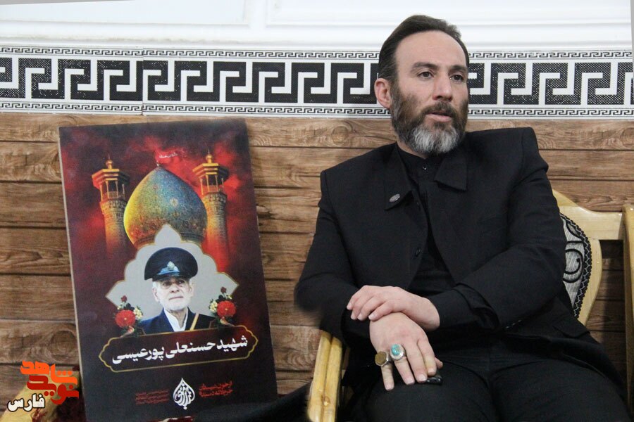 گالری عکس شهید حسنعلی پور عیسی شهید حسنعلی پورعیسی، یکی از خادمان افتخاری حرم مطهر حضرت شاهچراغ(ع) بود که در حادثه تروریستی در این حرم مطهر به شهادت رسید. این شهید بزرگوار به حسن خلق و رفتار حسنه شهرت داشت