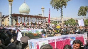 تشییع شهدای حمله تروریستی به حرم مطهرحضرت شاهچراغ(ع) / نماهنگ2