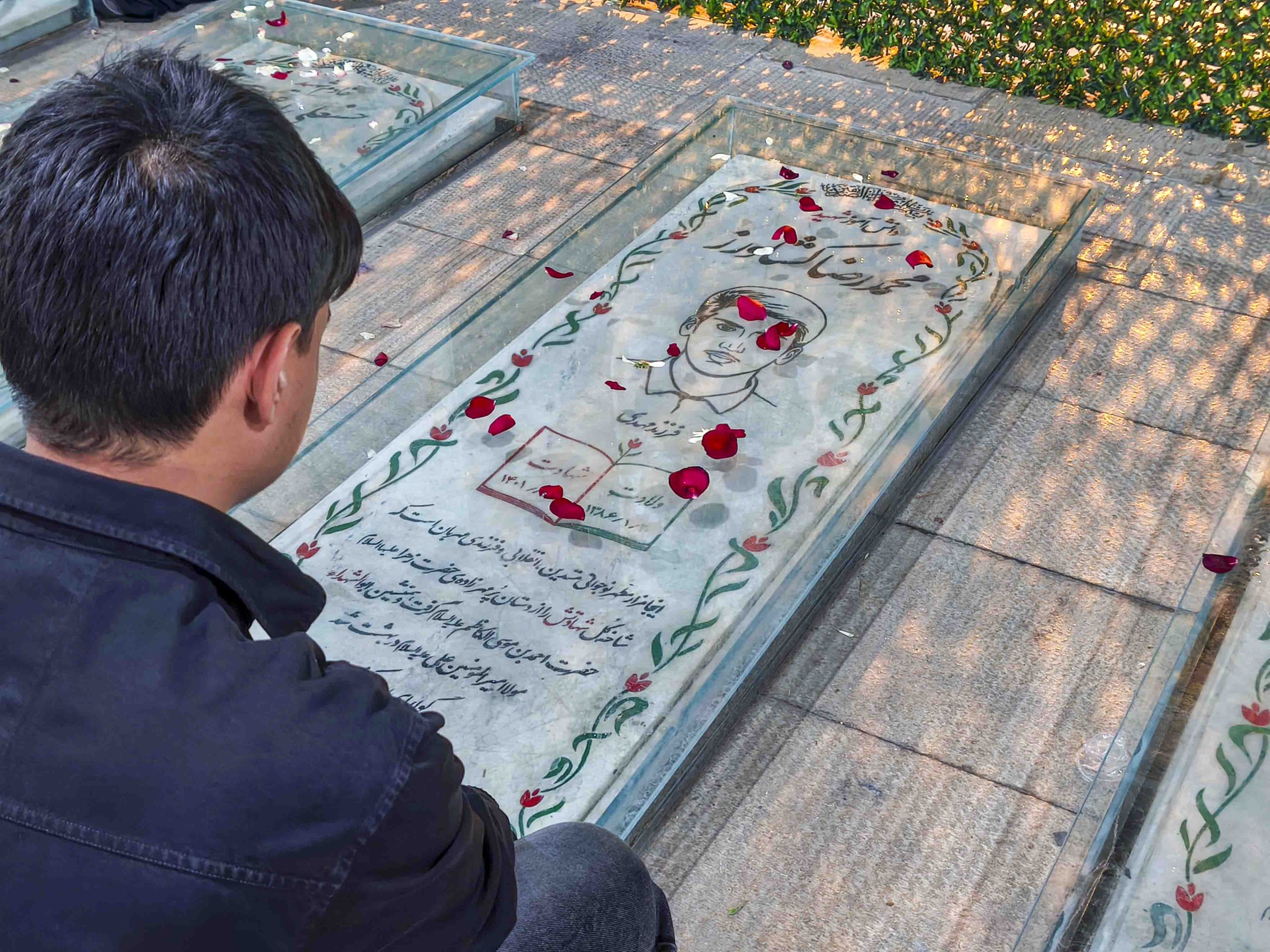 ویژهبرنامه «روایت آبان» در حرم مطهر شاهچراغ علیهالسلام برگزار شد / روایتگری از حادثه تروریستی و گرامیداشت شهیدان معصومه کرباسی و رضا عواضه 4aban 31 1 scaled - ویژهبرنامه «روایت آبان» در حرم مطهر شاهچراغ علیهالسلام برگزار شد / روایتگری از حادثه تروریستی و گرامیداشت شهیدان معصومه کرباسی و رضا عواضه