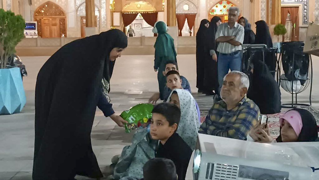 ویژهبرنامه «روایت آبان» در حرم مطهر شاهچراغ علیهالسلام برگزار شد / روایتگری از حادثه تروریستی و گرامیداشت شهیدان معصومه کرباسی و رضا عواضه 4aban 42 1 1024x578 - ویژهبرنامه «روایت آبان» در حرم مطهر شاهچراغ علیهالسلام برگزار شد / روایتگری از حادثه تروریستی و گرامیداشت شهیدان معصومه کرباسی و رضا عواضه