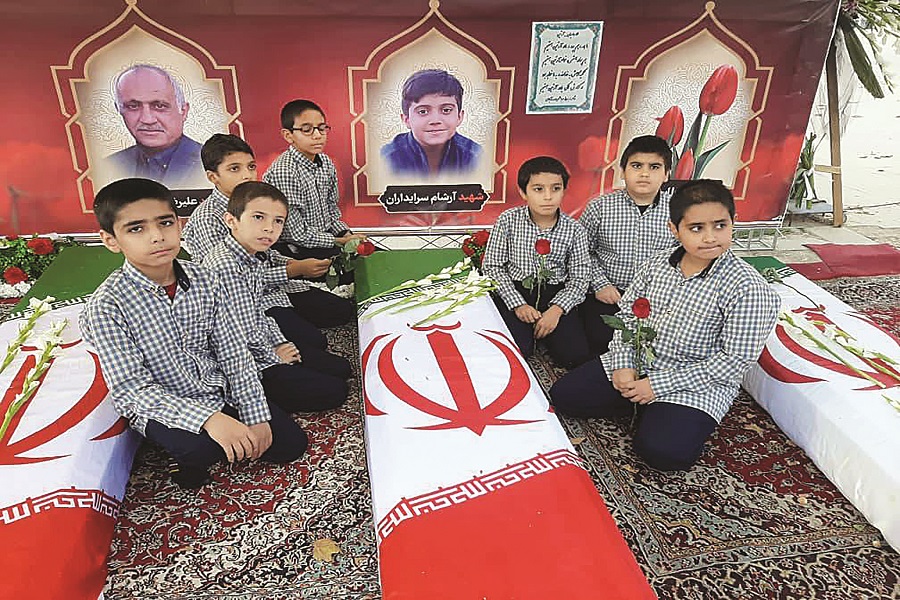 گالری تصاویر شهید آرشام سرایداران آرشام سرایداران از شهدای حمله تروریستی چهارم آبان ۱۴۰۱ به حرم شاهچراغ(ع)است که به همراه پدر و مادرش به مقام شهادت نایل گشتند.