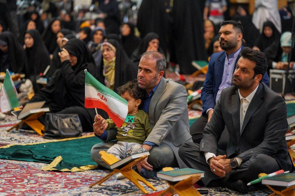 FAE01377 1024x683 - پانزدهمین محفل انس با قرآن کریم «بُشری» در حرم مطهر شاهچراغ(ع) برگزار شد