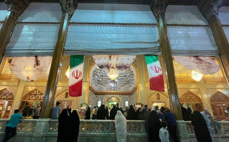 chador e1667051111641 - عکس/ برافراشتن چادرهای خونین شهدای ترور حرم مطهر شاهچراغ علیه السلام