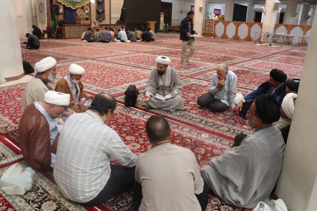 photo 2025 10 21 13 50 44 2 1024x682 - طرح «در مکتب امین ولایت» | طلاب مدرسه علمیه منصوریه در حرم مطهر حضرت شاهچراغ علیه‌السلام