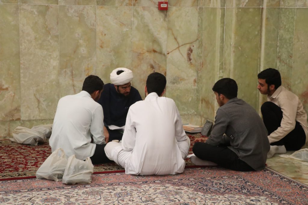 photo 2025 10 21 13 50 45 1024x682 - طرح «در مکتب امین ولایت» | طلاب مدرسه علمیه منصوریه در حرم مطهر حضرت شاهچراغ علیه‌السلام