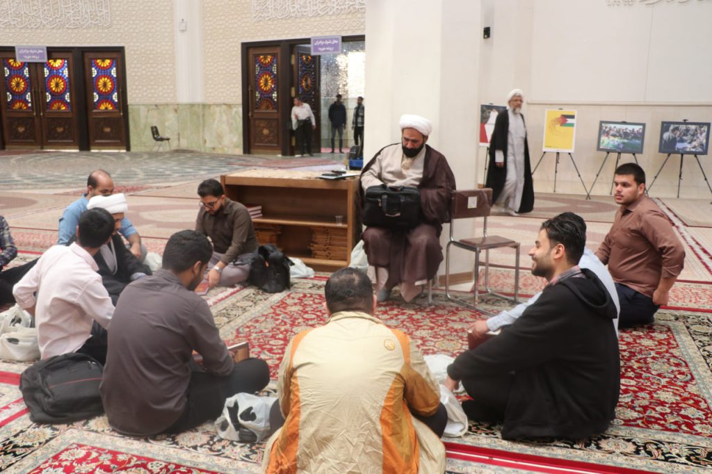 photo 2025 10 21 13 50 52 3 1024x682 - طرح «در مکتب امین ولایت» | طلاب مدرسه علمیه منصوریه در حرم مطهر حضرت شاهچراغ علیه‌السلام