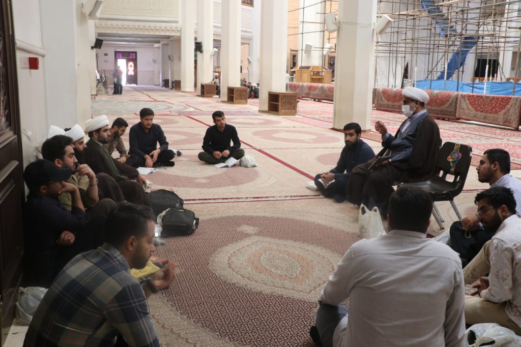 photo 2025 10 21 13 50 53 1024x682 - طرح «در مکتب امین ولایت» | طلاب مدرسه علمیه منصوریه در حرم مطهر حضرت شاهچراغ علیه‌السلام