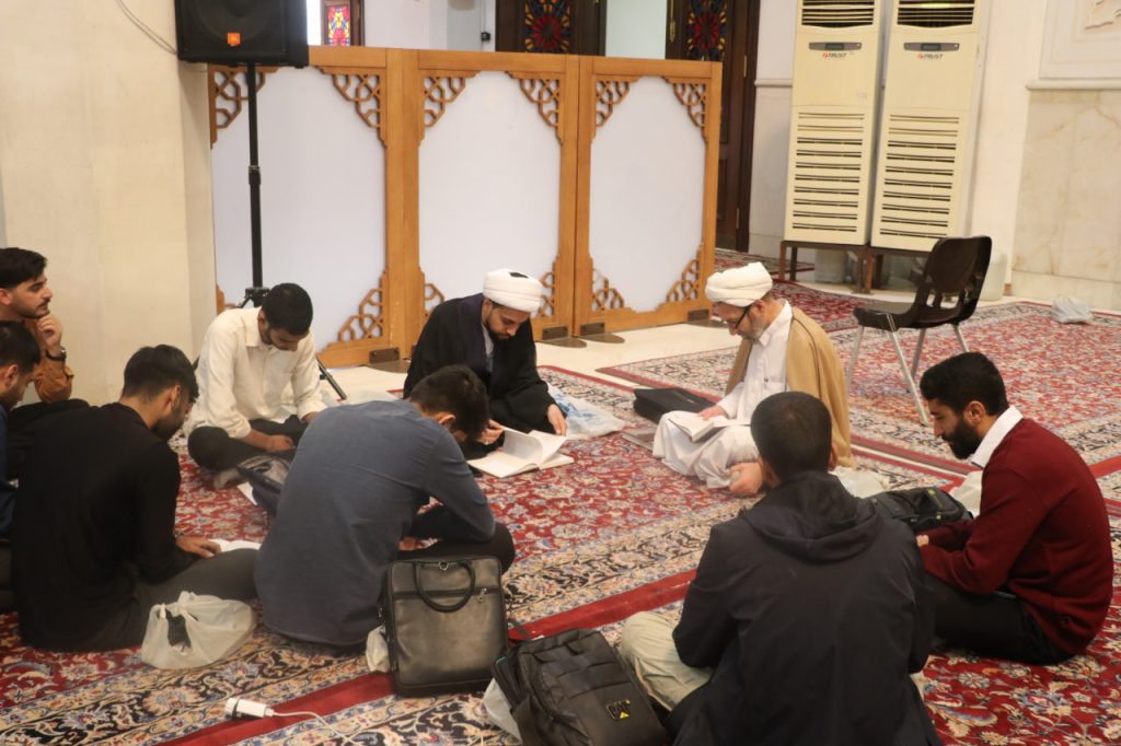 photo 2025 10 21 13 50 56 1024x682 - طرح «در مکتب امین ولایت» | طلاب مدرسه علمیه منصوریه در حرم مطهر حضرت شاهچراغ علیه‌السلام